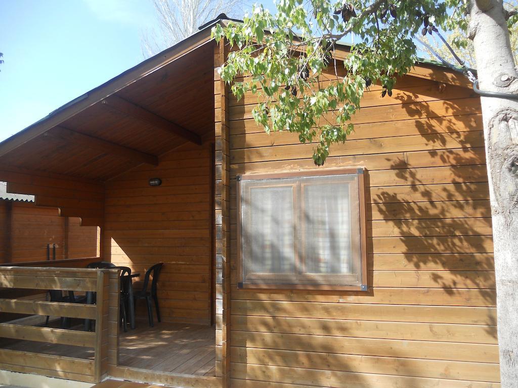 Camping Fuente De Piedra Phòng bức ảnh