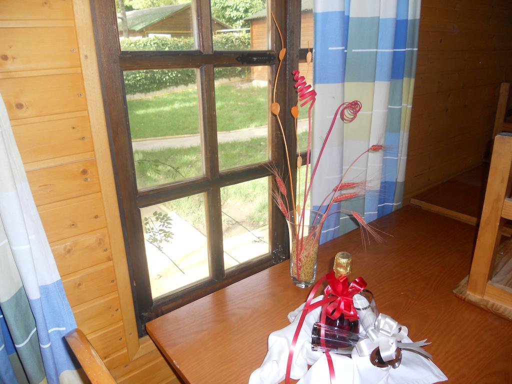 Camping Fuente De Piedra Ngoại thất bức ảnh